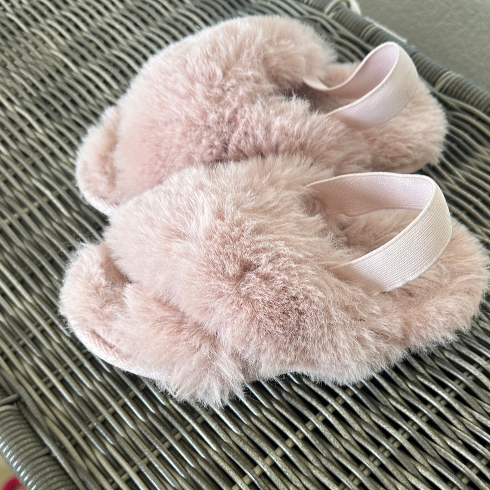 LC Lauren Conrad Pink Kids Slippers